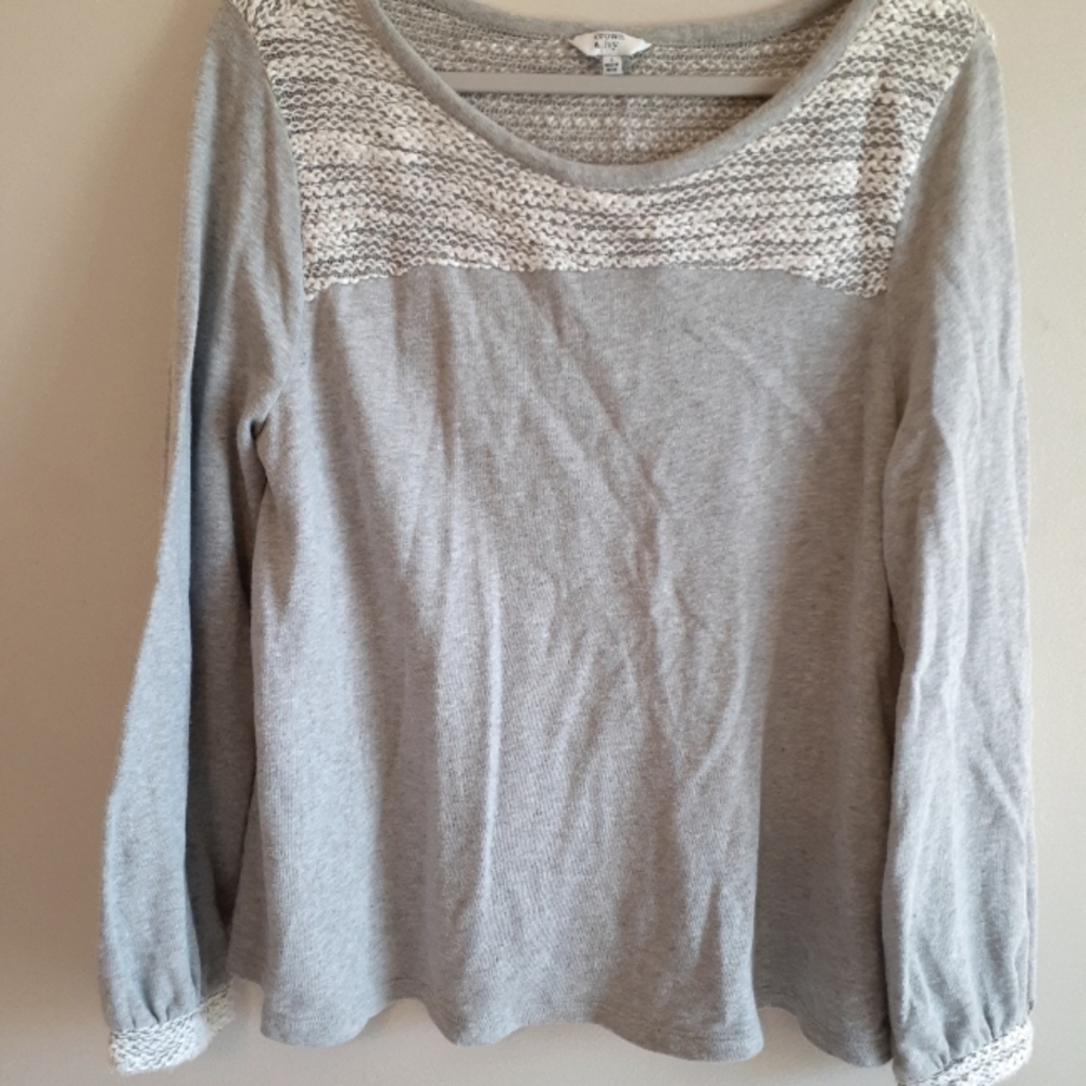 Crown & Ivy grey size Sm sweater